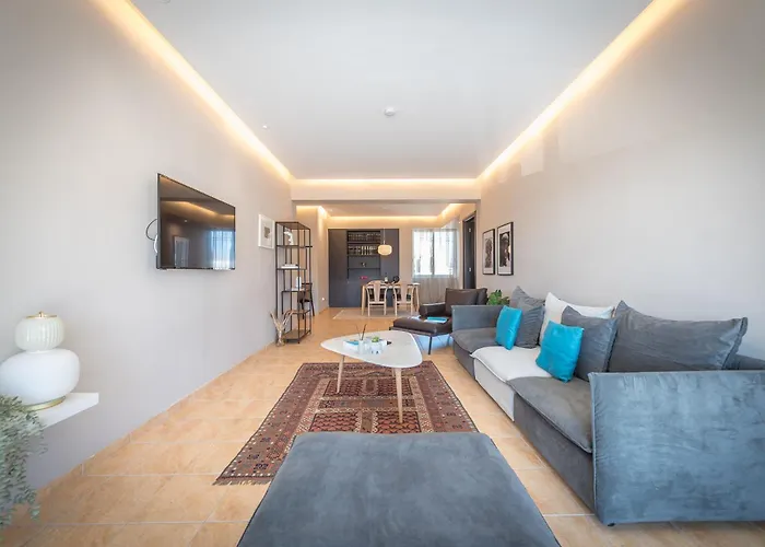 Artistic 2Bdr Flat W Terrace & City View In Centre