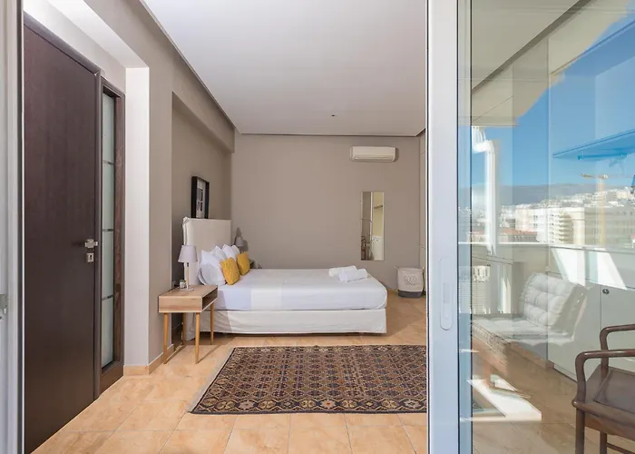 Artistic 2Bdr Flat W Terrace & City View In Centre
