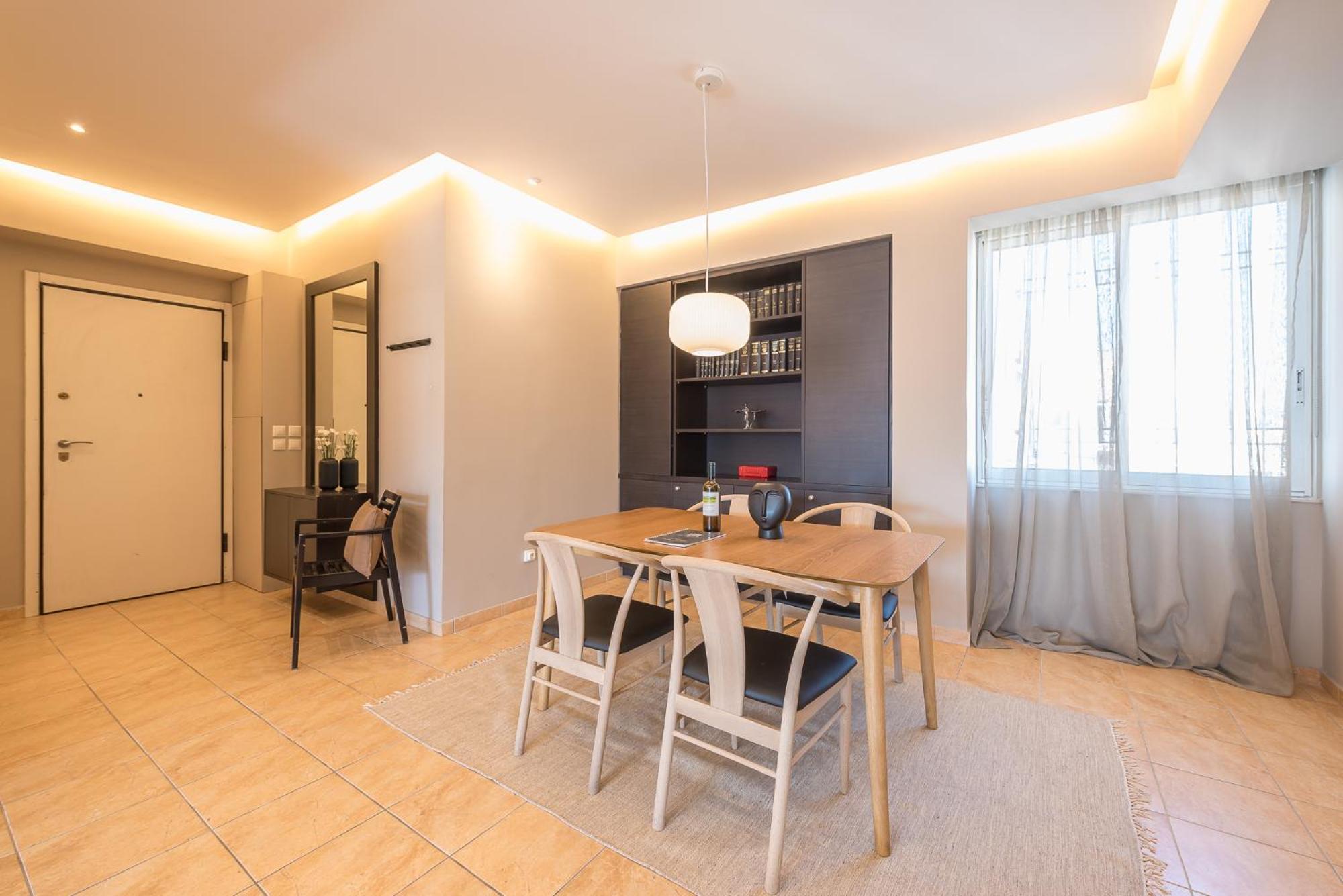 Apartment Artistic 2bdr Flat W Terrace & View In Centre *