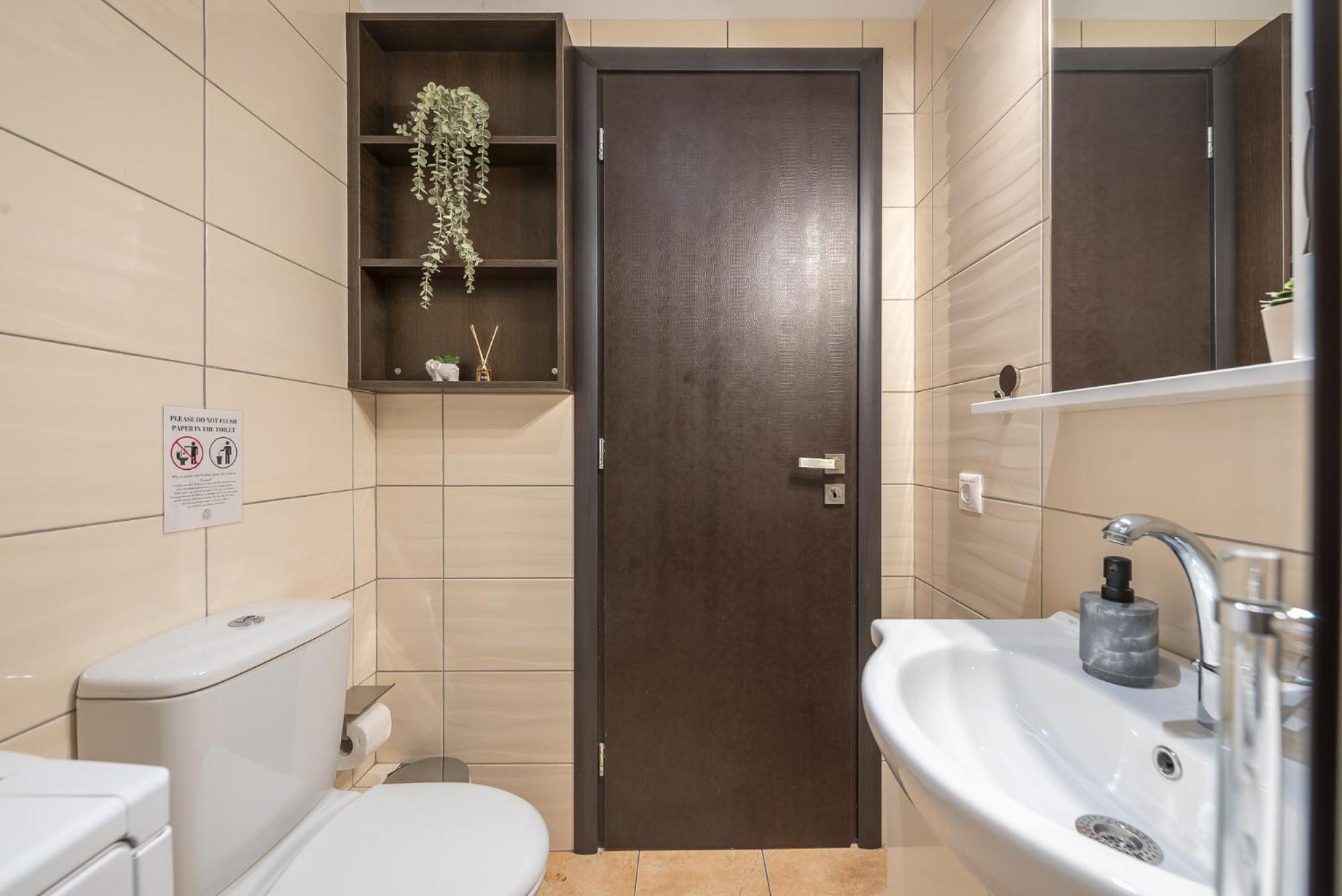 Artistic 2bdr Flat W Terrace & View In Centre Athene