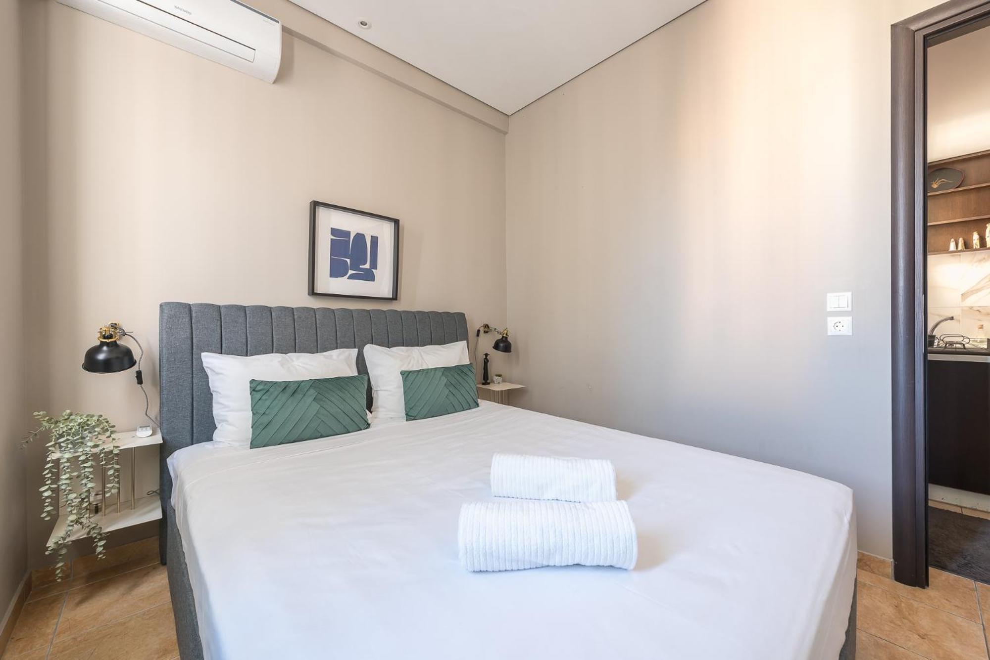 Artistic 2bdr Flat W Terrace & View In Centre *