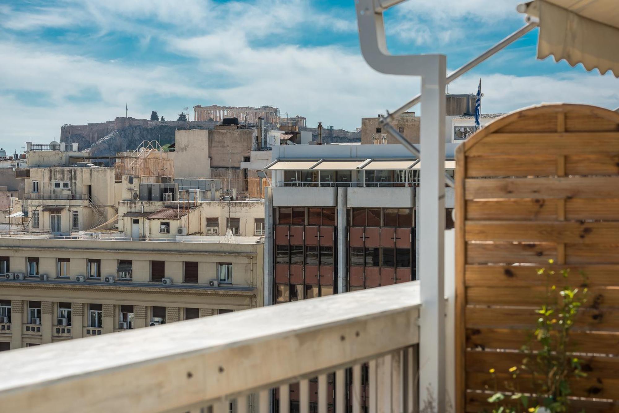 Artistic 2bdr Flat W Terrace & View In Centre