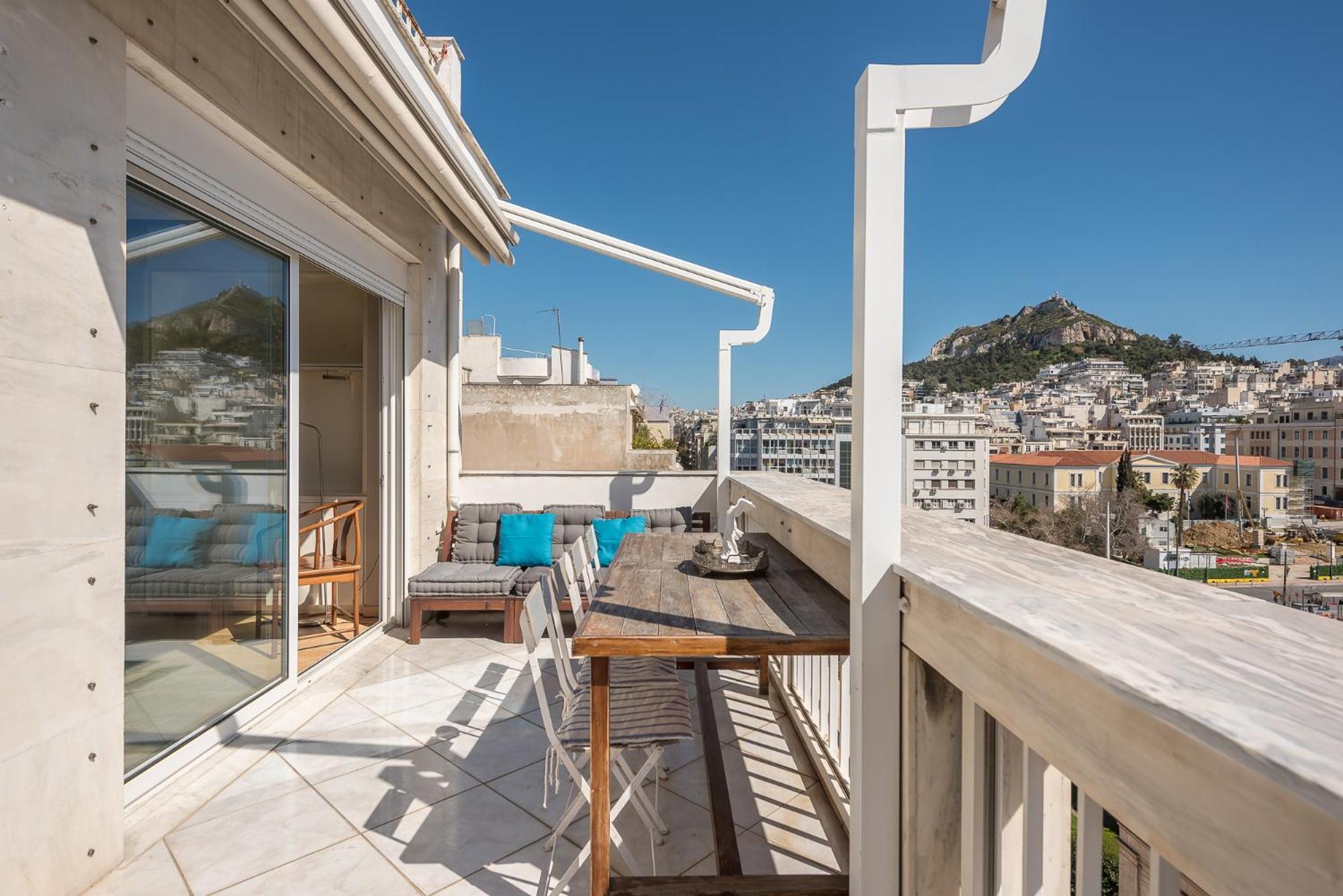 Artistic 2bdr Flat W Terrace & View In Centre Apartment