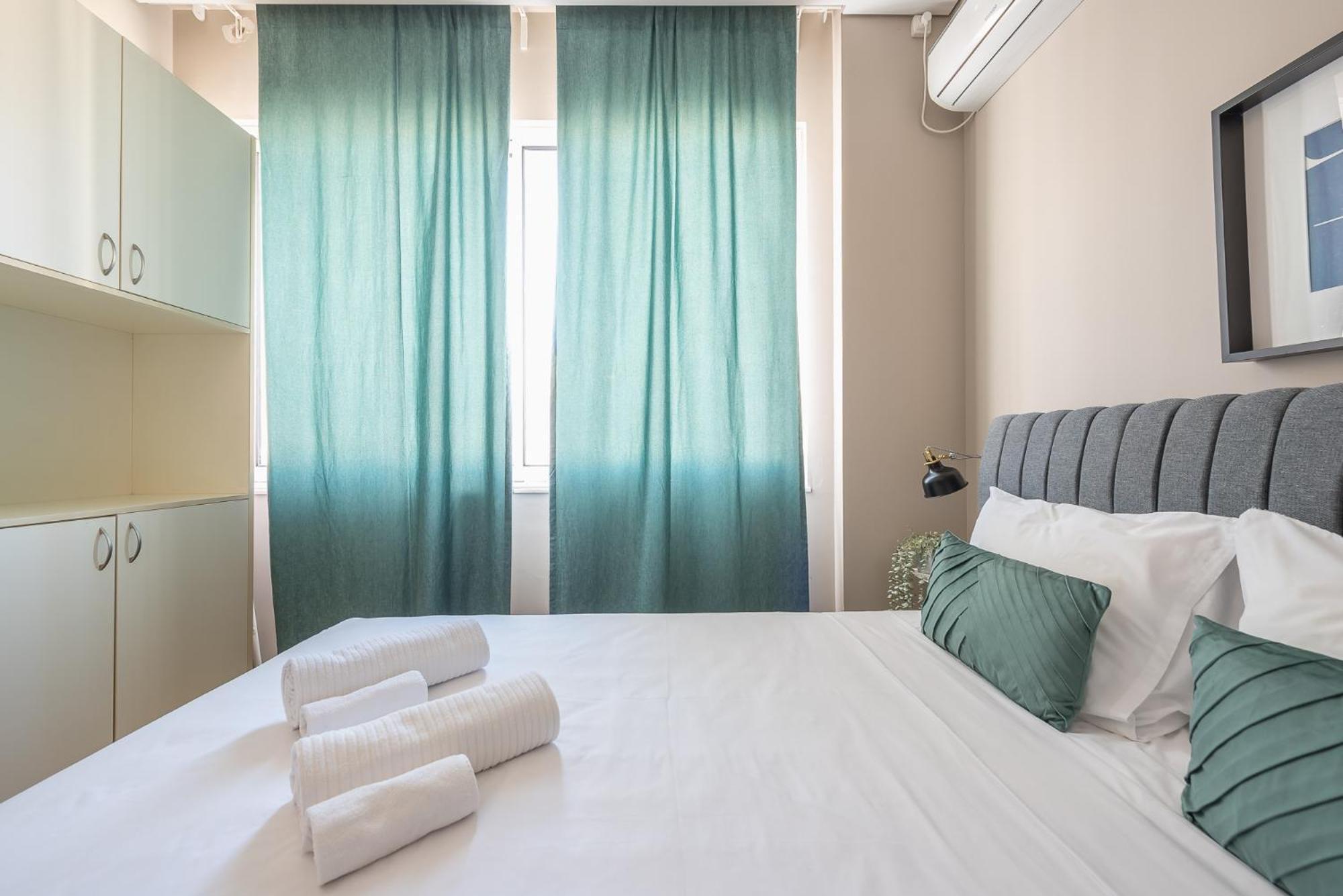 Artistic 2bdr Flat W Terrace & View In Centre * Athens