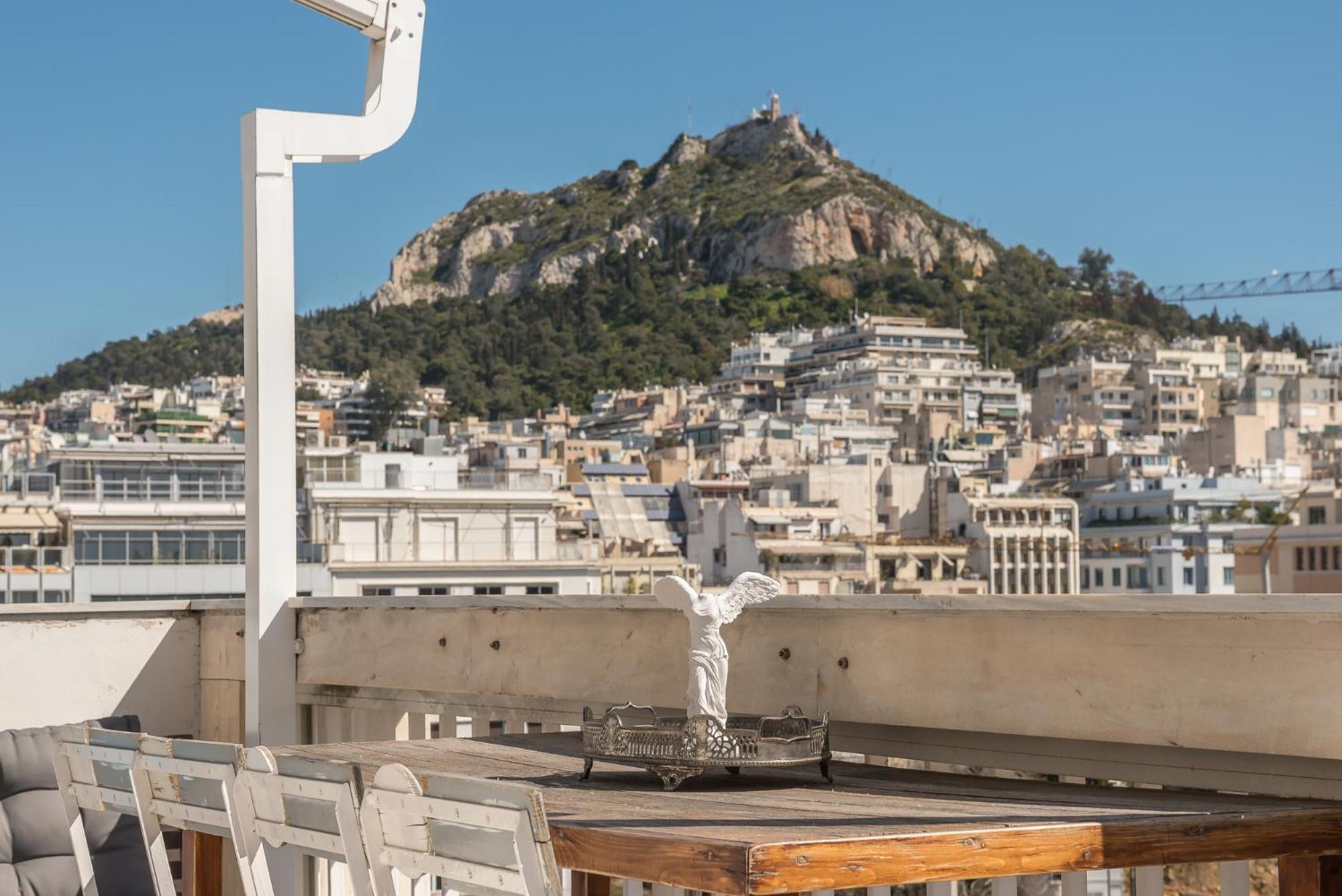 Artistic 2bdr Flat W Terrace & View In Centre Apartment