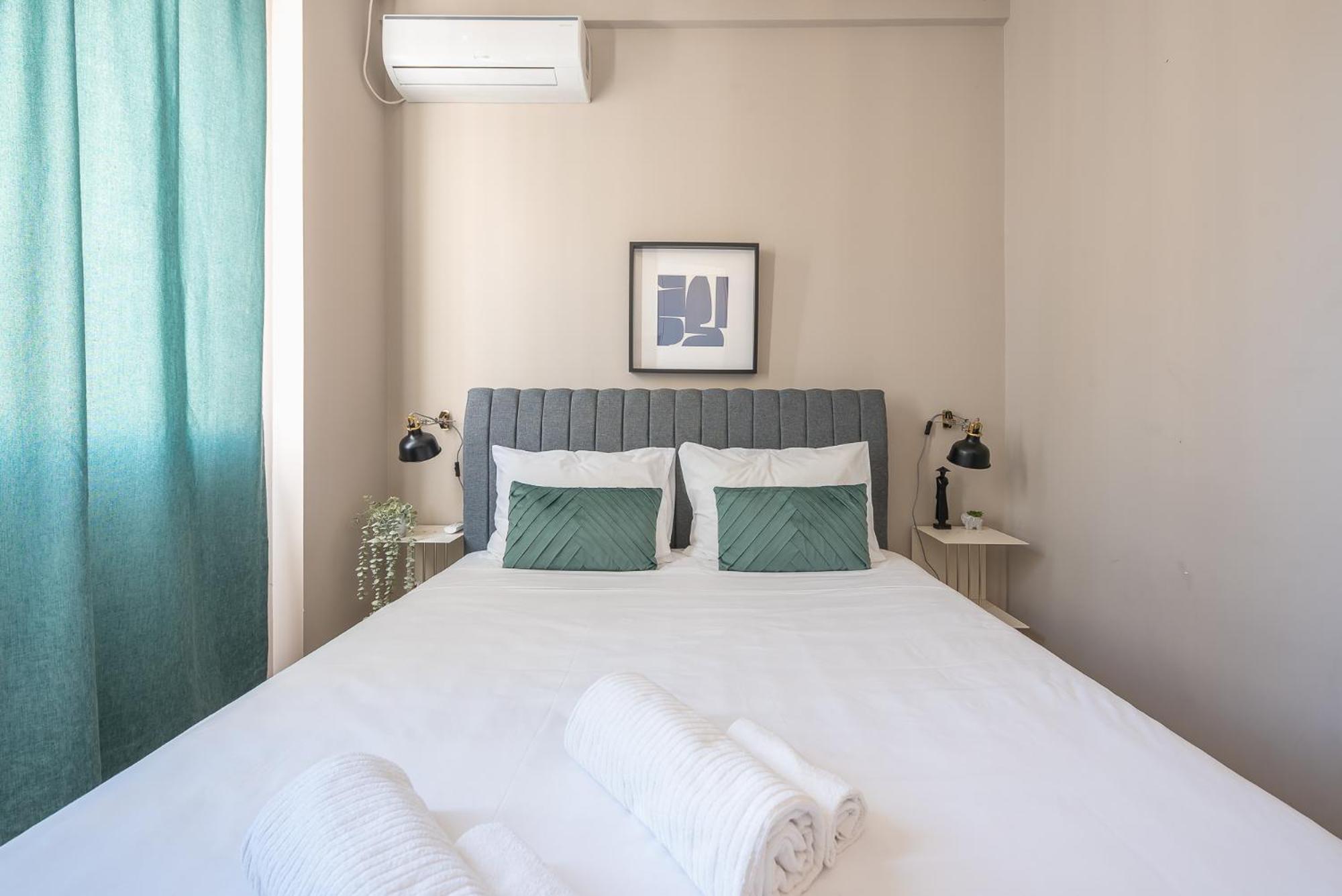 Apartment Artistic 2bdr Flat W Terrace & View In Centre