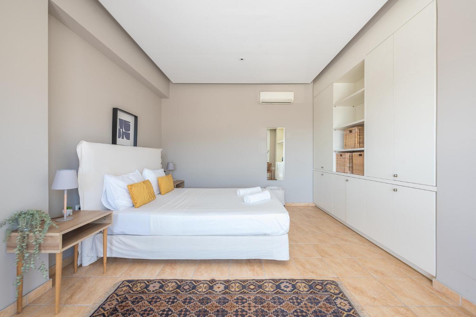 Artistic 2bdr Flat W Terrace & View In Centre *