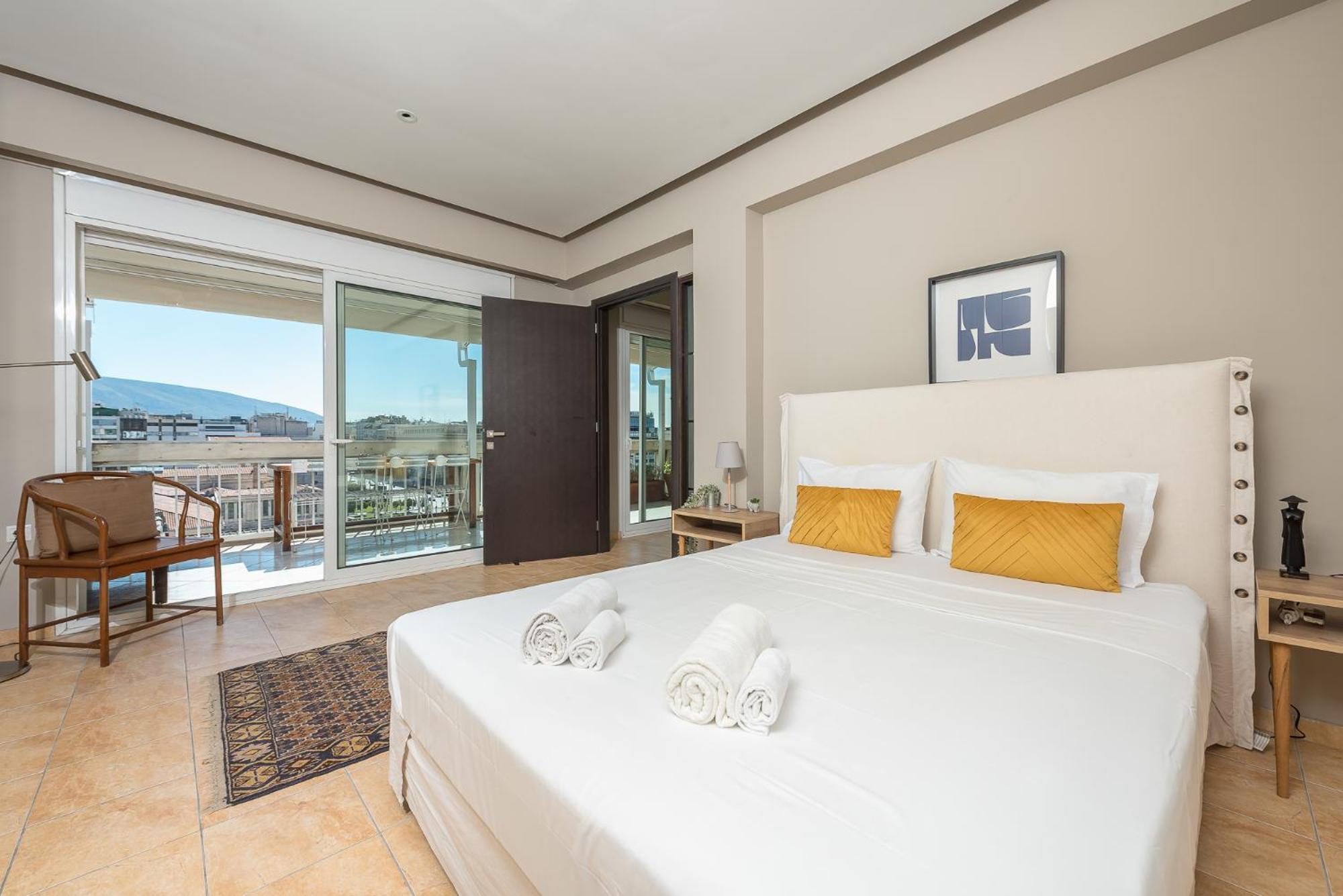 Artistic 2bdr Flat W Terrace & View In Centre Apartment *