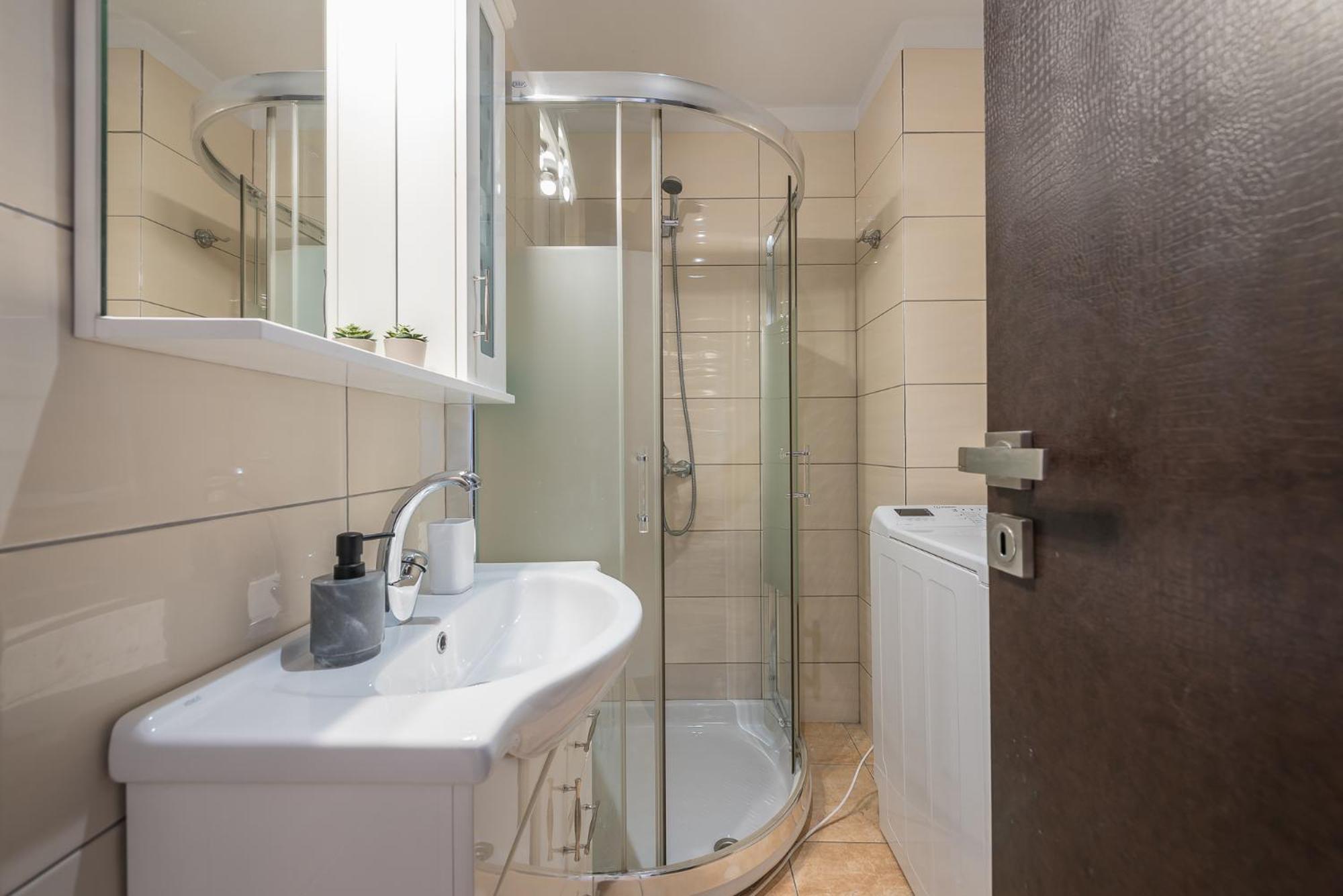 Artistic 2bdr Flat W Terrace & View In Centre Apartment