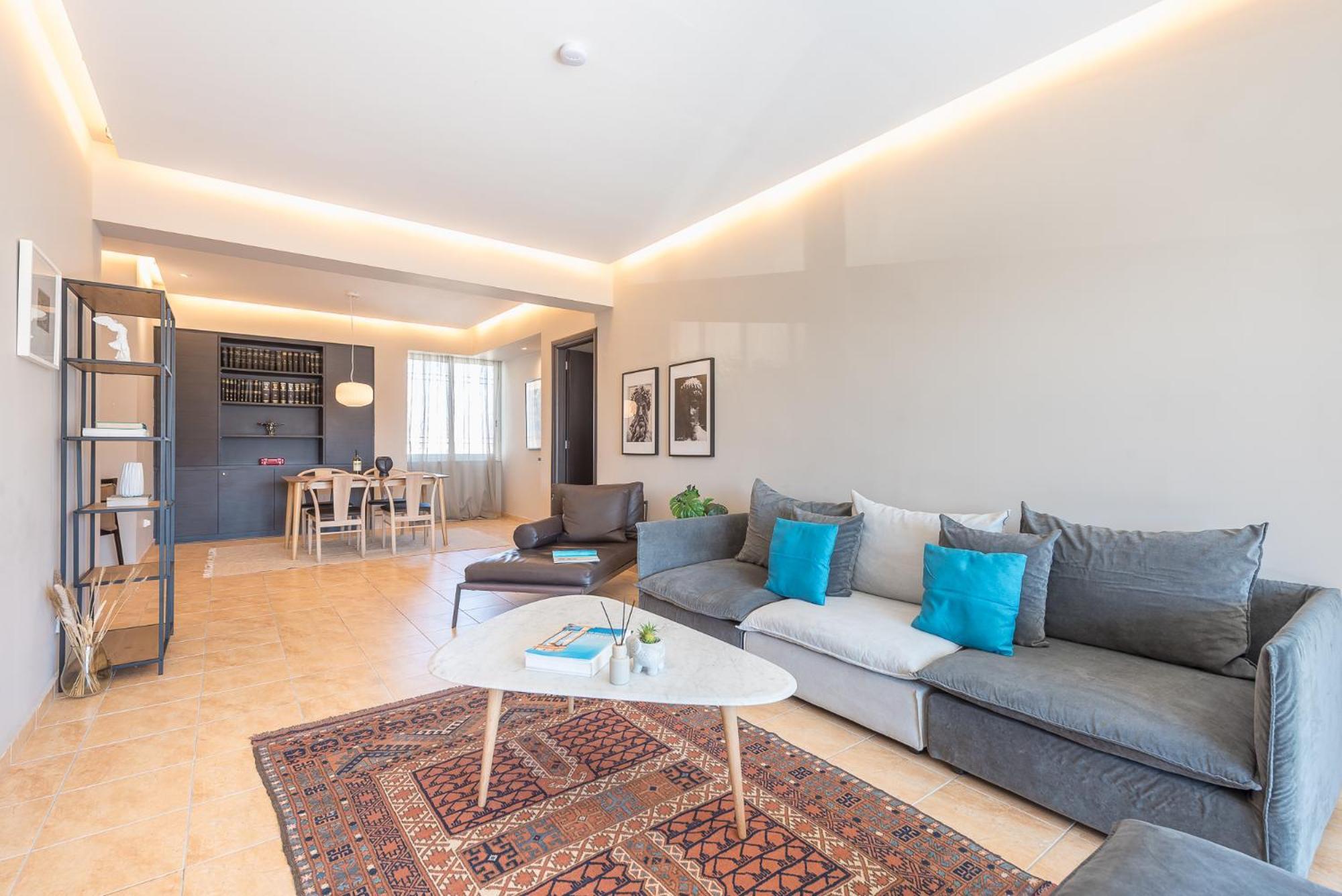 Apartment Artistic 2bdr Flat W Terrace & View In Centre